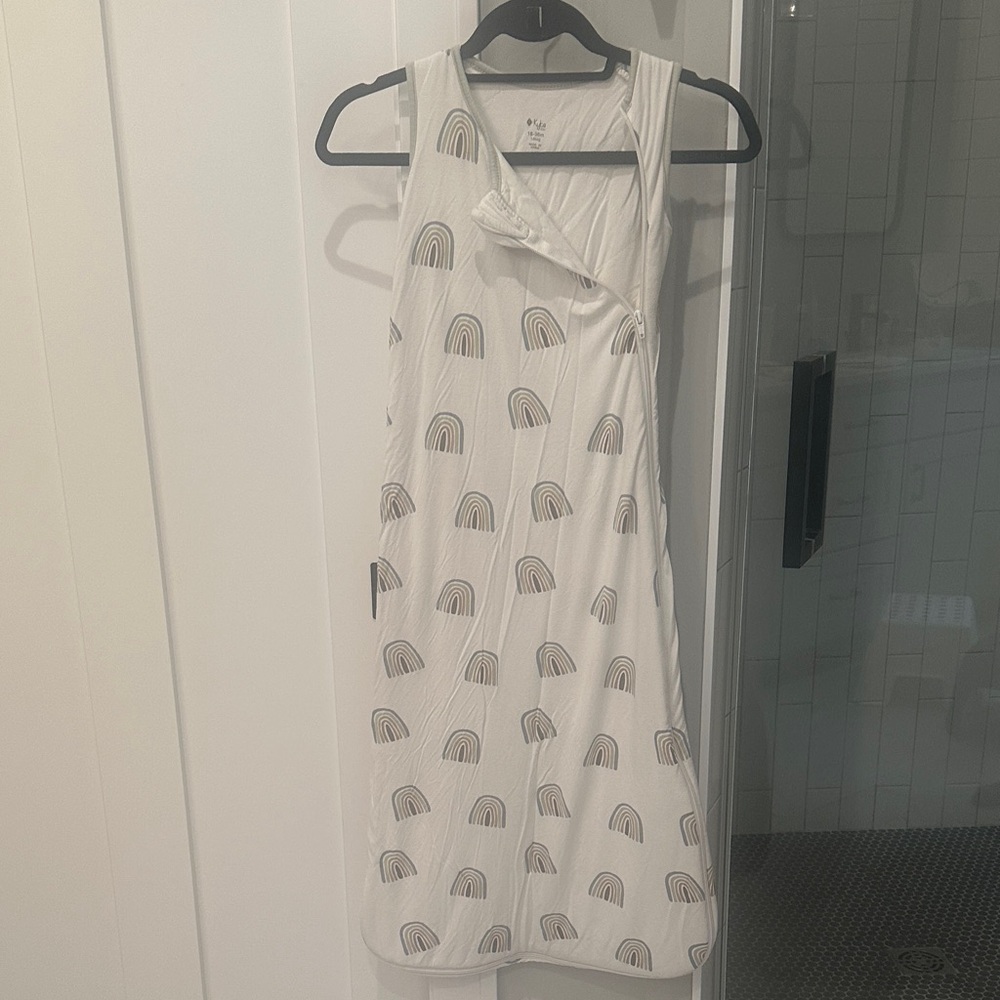 Kyte BABY White Sleep Sack with Rainbow Pattern